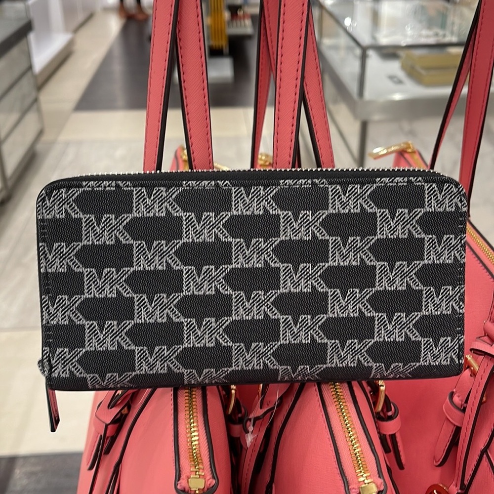 Michael Kors Men’s Women’s Cooper Tech Zip Around Continental Wallet
Black
NWT - Picture 8 of 16